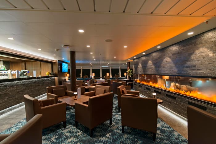 Hurtigrutenn - MS Richard With - Explorer Lounge.JPG
